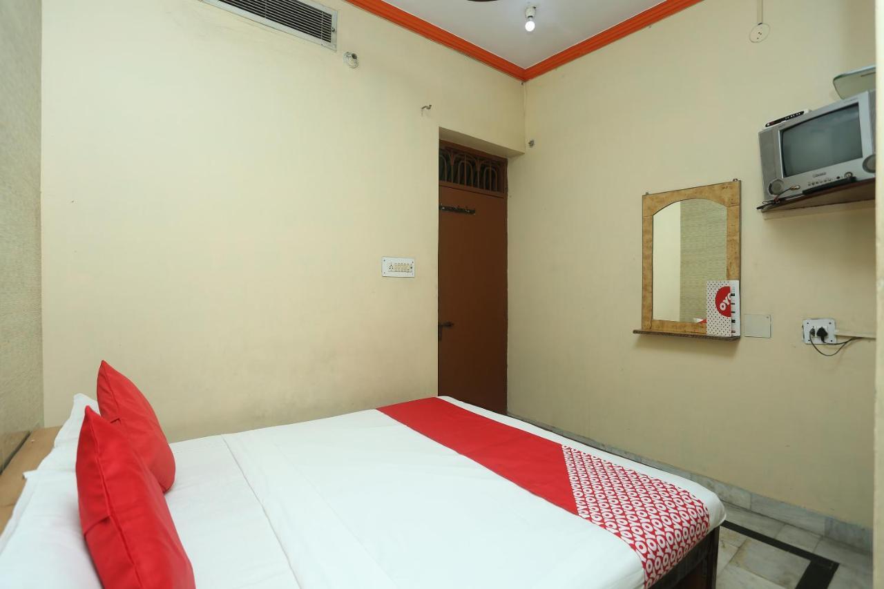 Oyo 18641 Hotel Rashmi Tājganj Exterior foto