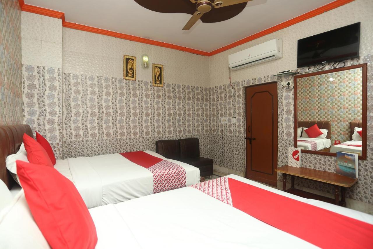 Oyo 18641 Hotel Rashmi Tājganj Exterior foto