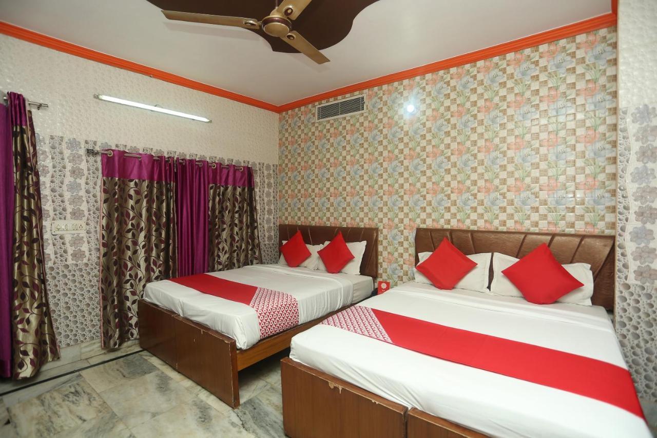 Oyo 18641 Hotel Rashmi Tājganj Exterior foto