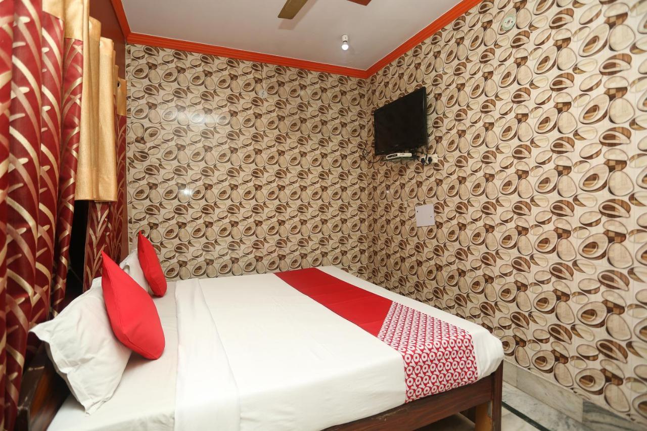 Oyo 18641 Hotel Rashmi Tājganj Exterior foto