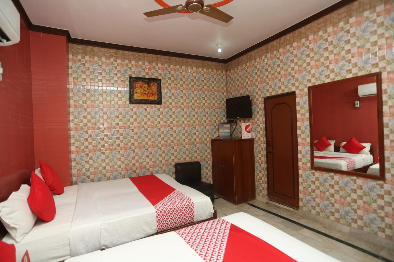 Oyo 18641 Hotel Rashmi Tājganj Exterior foto
