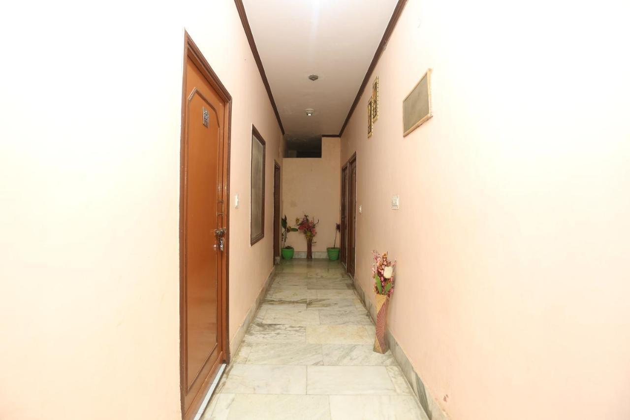 Oyo 18641 Hotel Rashmi Tājganj Exterior foto