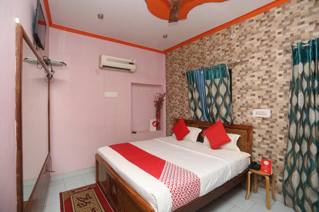 Oyo 18641 Hotel Rashmi Tājganj Exterior foto