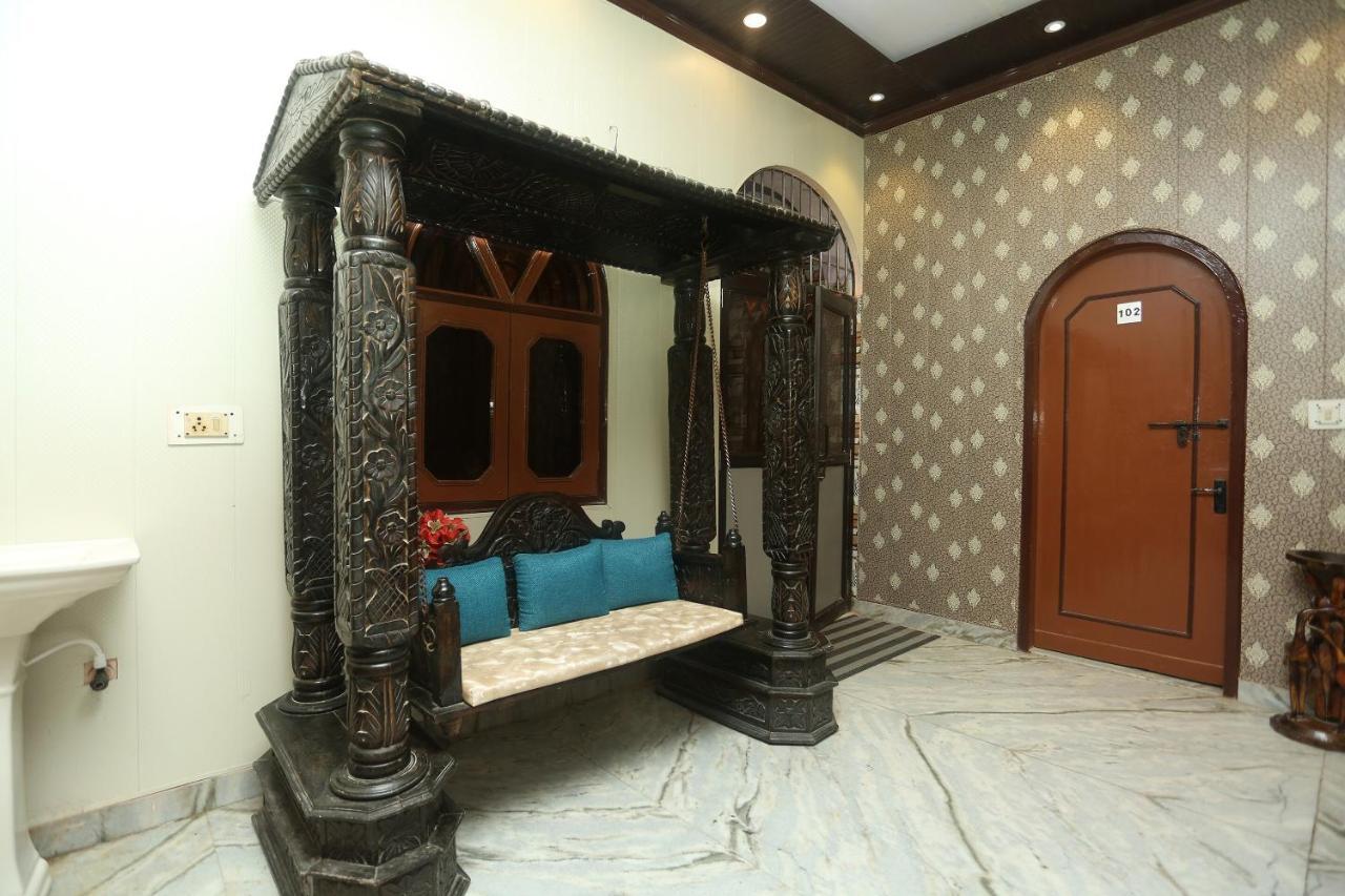 Oyo 18641 Hotel Rashmi Tājganj Exterior foto