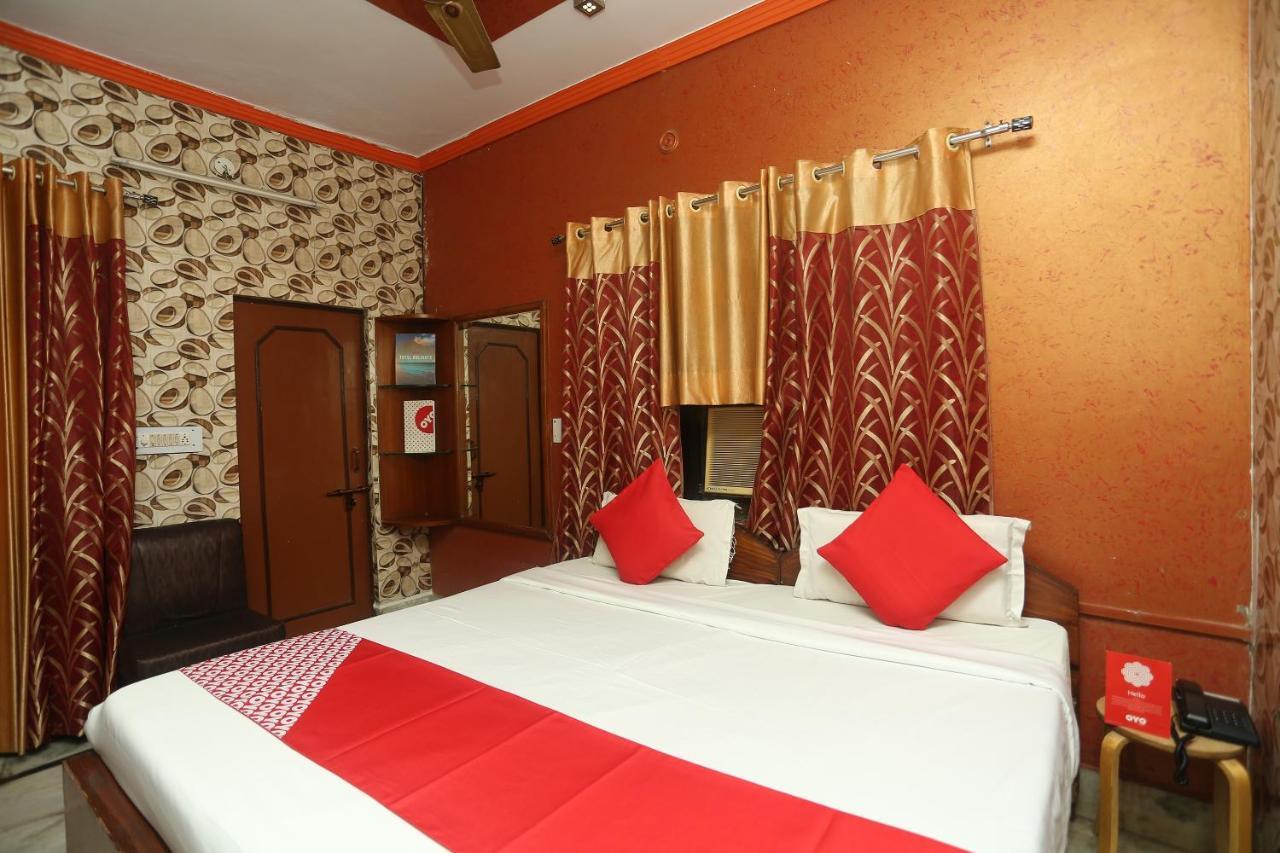 Oyo 18641 Hotel Rashmi Tājganj Exterior foto