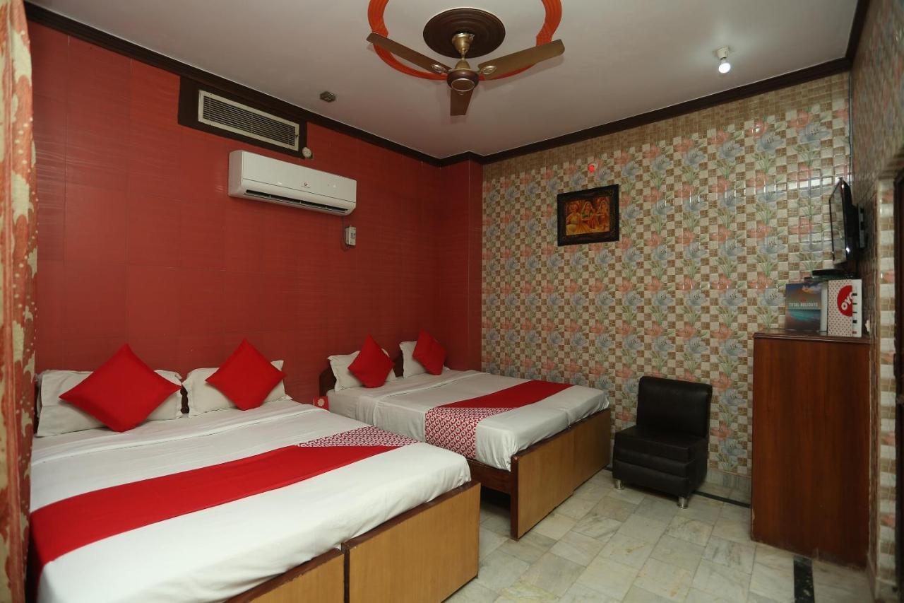 Oyo 18641 Hotel Rashmi Tājganj Exterior foto