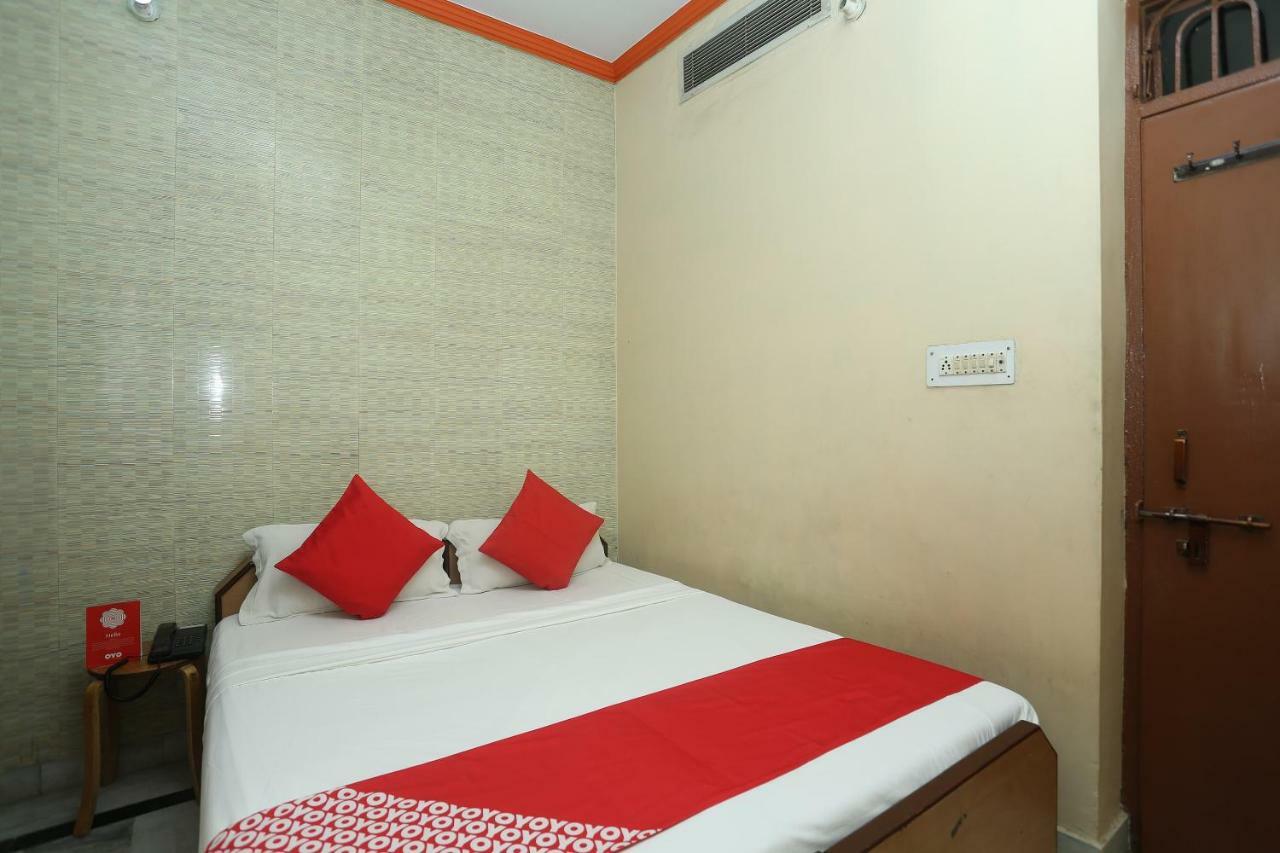 Oyo 18641 Hotel Rashmi Tājganj Exterior foto